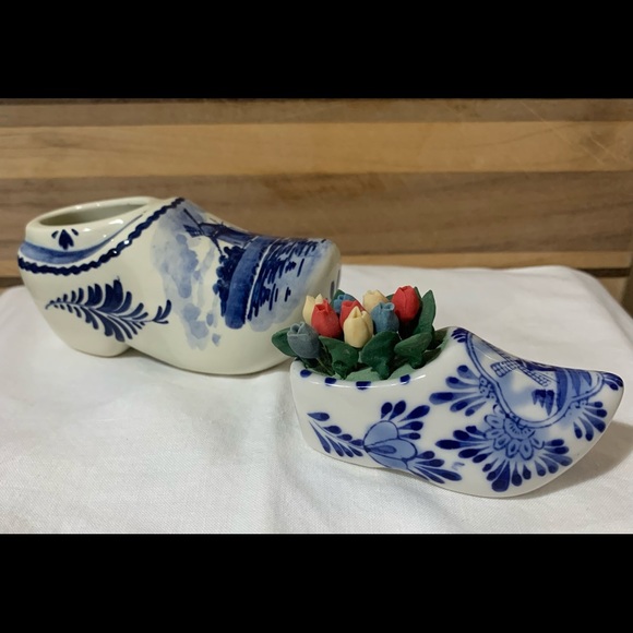 2 Vintage Delft Porcelain Holland Blue and White Clogs Hand Painted Signed - Picture 2 of 7